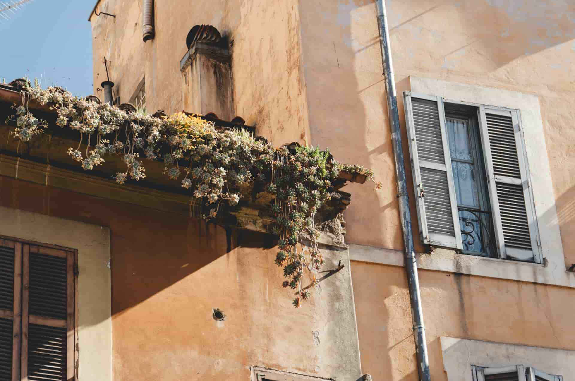 facciata casa roma perche immobile piccolo vale di più